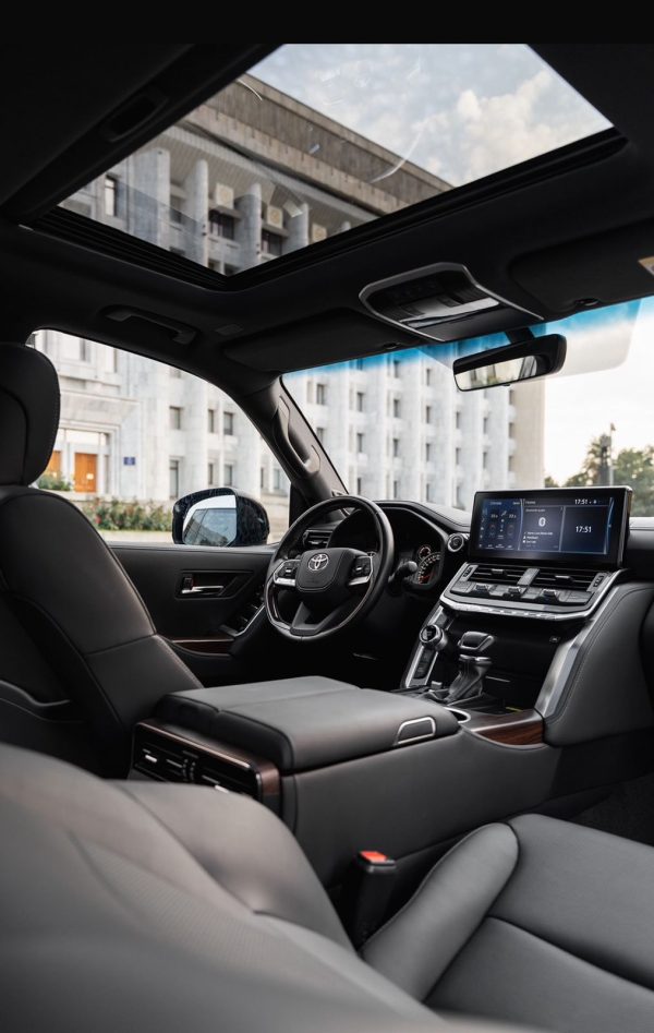 Toyota Land Cruiser 300