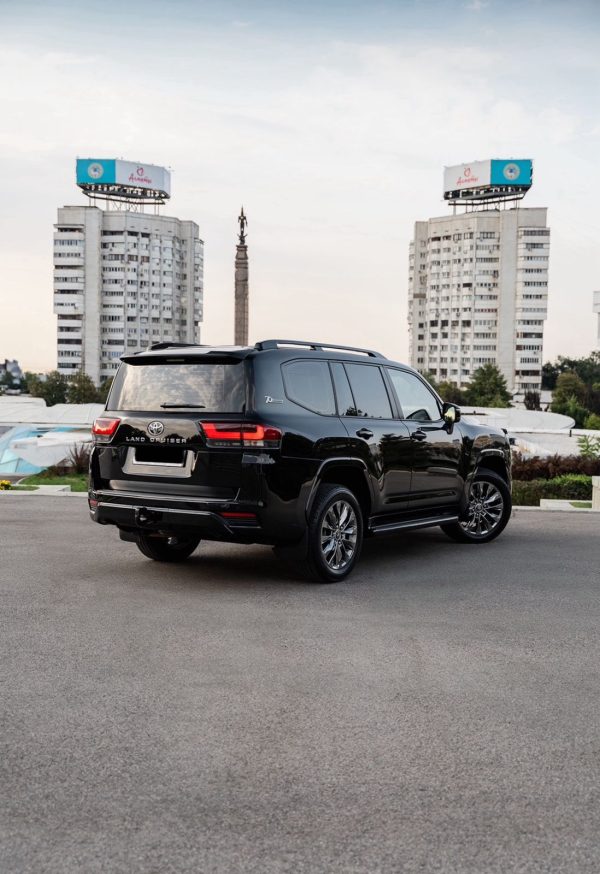 Toyota Land Cruiser 300