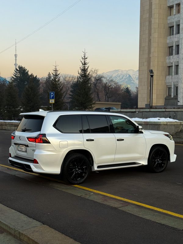 Lexus LX570
